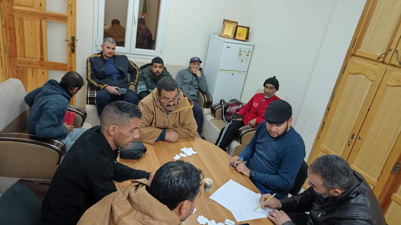 تجمع أقل من 13 سنة